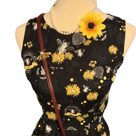 🐝 Retrolicious Bee 🐝 Kind Vintage Dress - Picture 10 of 11